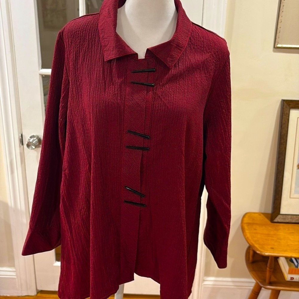 Habitat Women's Top in Rich Burgundy/Red. 3/4 Sleeves. Size S